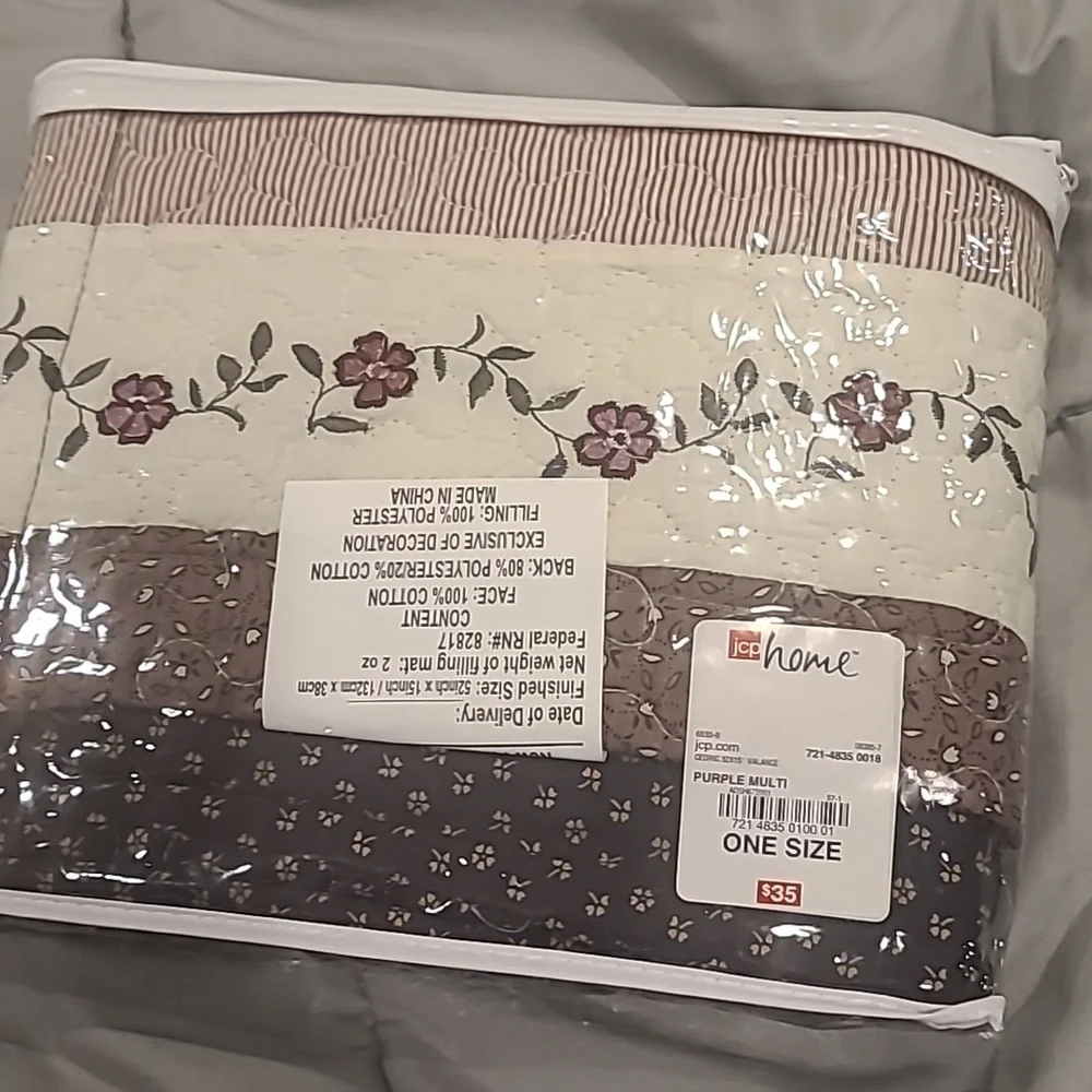 ❤️10/$40 New gorgeous quilted valence floral